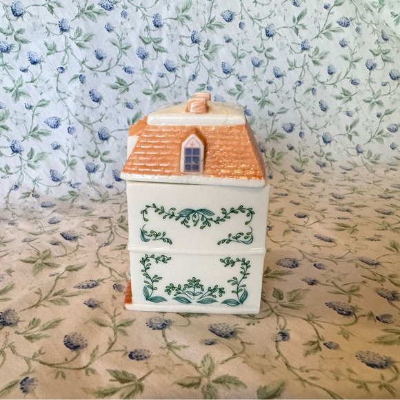 Lenox Spice Village- Cinnamon - Picture 2 of 5